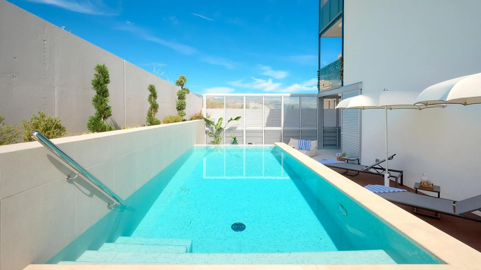 Deluxe Apartment With Private Heated Pool On Znjan Beach - Urban Nook Split 0*,  Chorvatsko