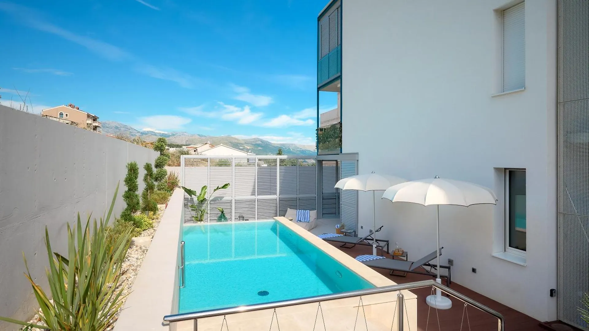 Deluxe Apartment With Private Heated Pool On Znjan Beach - Urban Nook Split Chorvatsko