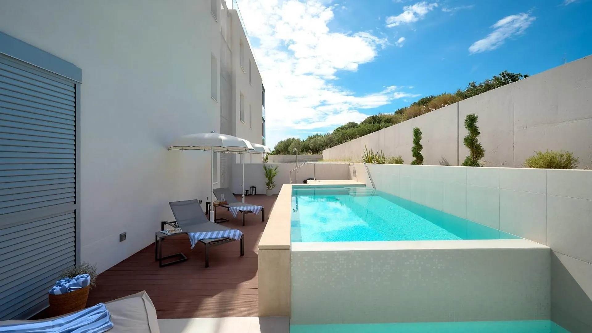 Deluxe Apartment With Private Heated Pool On Znjan Beach - Urban Nook Split