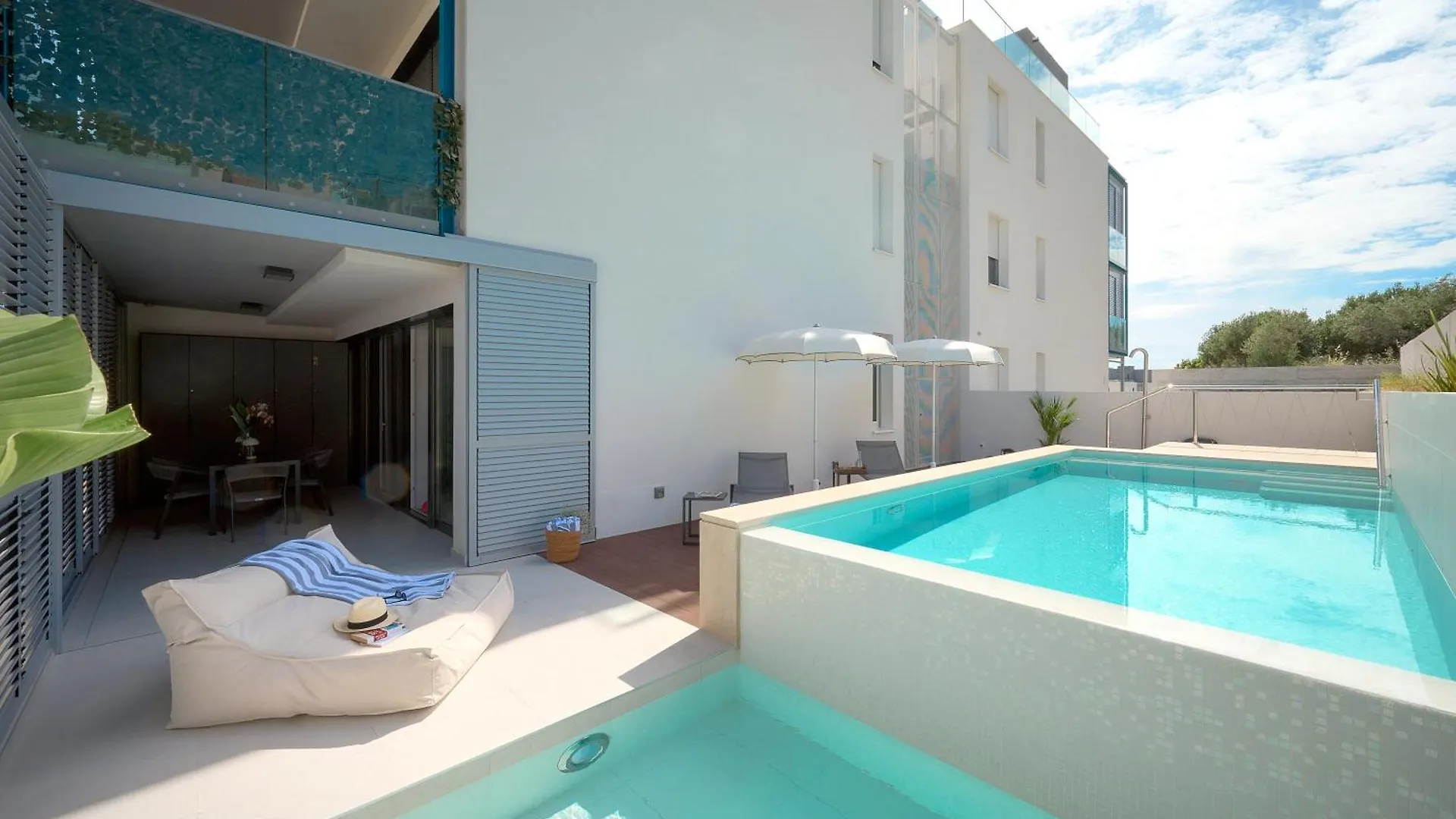 Deluxe Apartment With Private Heated Pool On Znjan Beach - Urban Nook Σπλιτ