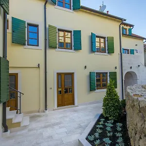 Albergue Dvor, Split